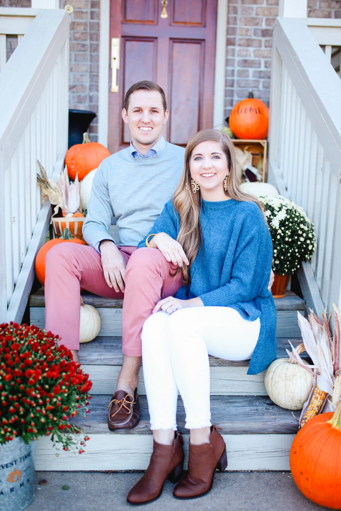 Tips and Inspiration for Fall Outfits for Couples Photos - Thrifty ...